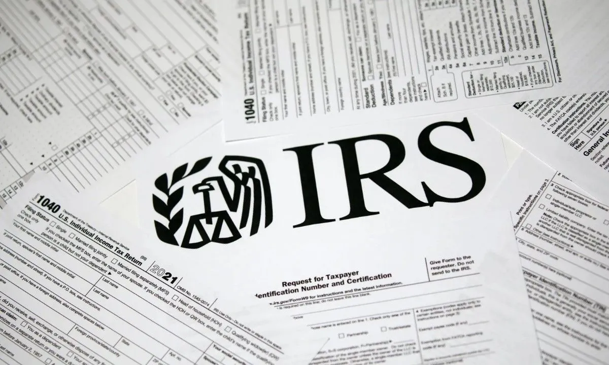 El IRS confirma un depósito directo de $2,000 para enero de 2026, nuevas fechas de pago y guía de elegibilidad